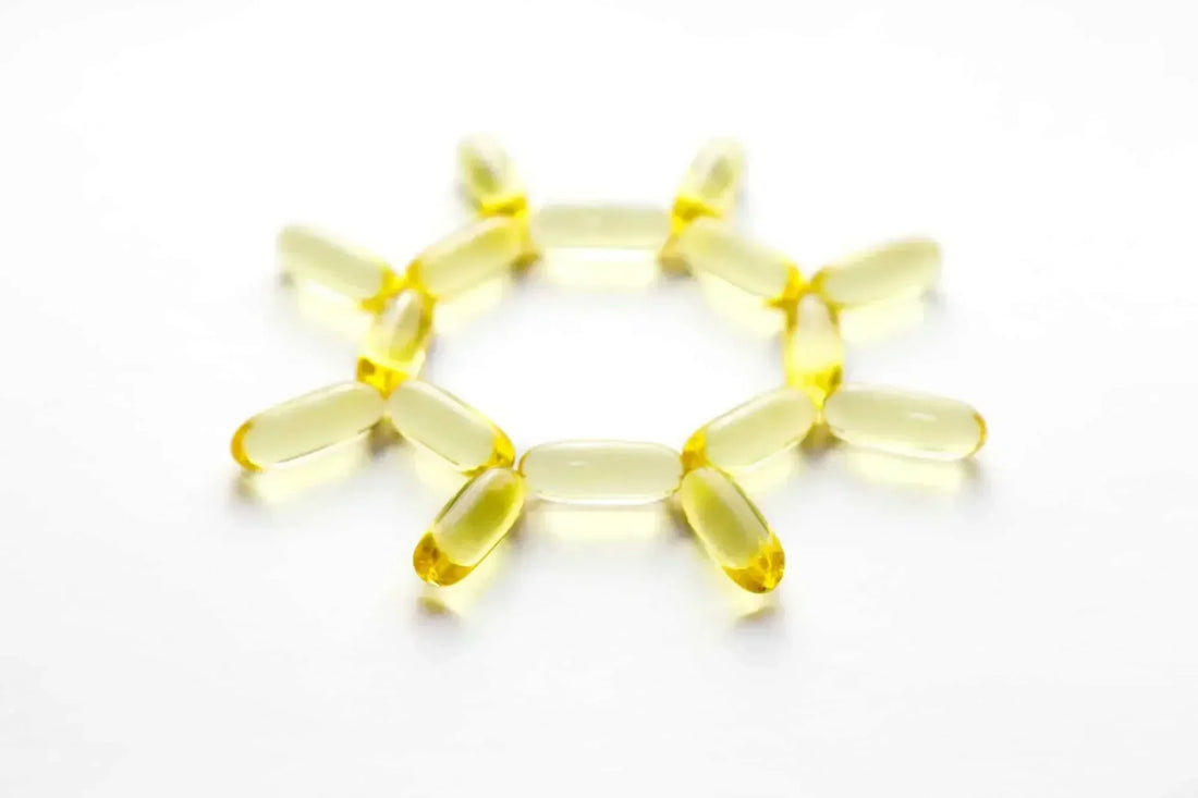 Capsules de vitamine D pour pallier une carence et formant un soleil